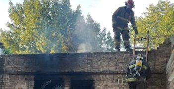 Los bomberos en la casa