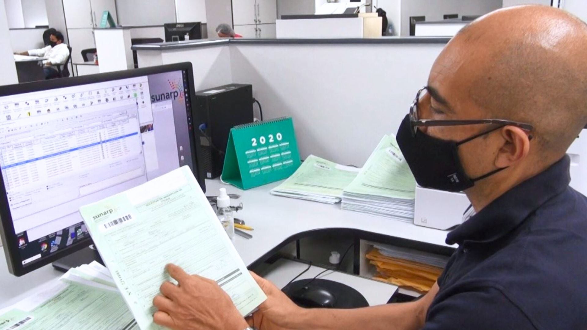 Los servidores públicos del 276 empezarán a igualar sus beneficios con los de otros regímenes, según anuncio el Primer Ministro del Gobierno. - Crédito Andina