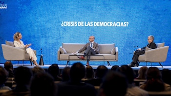 Obispos se "alegran" del decreto de regularización y Álvarez de Toledo (PP) afea que "beatifica" a todos los migrantes