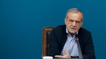 Interna en Irán: Pezeshkian cuestionó a la televisión estatal y advirtió que responderá a los ataques contra su gestión