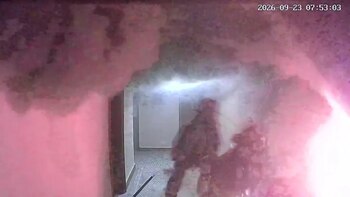 Un incendio en un edificio de apartamentos del Bronx causó la muerte de una persona y dejó doce heridos en Nueva York (Captura de video)