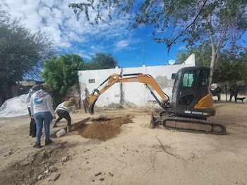 Madres buscadoras de Sonora reprochan a la FGR omitir reporte de más de 200 fosas clandestinas.
FB - Buscadoras Por La Paz Sonora