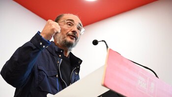 Lambán sugiere retomar el espíritu