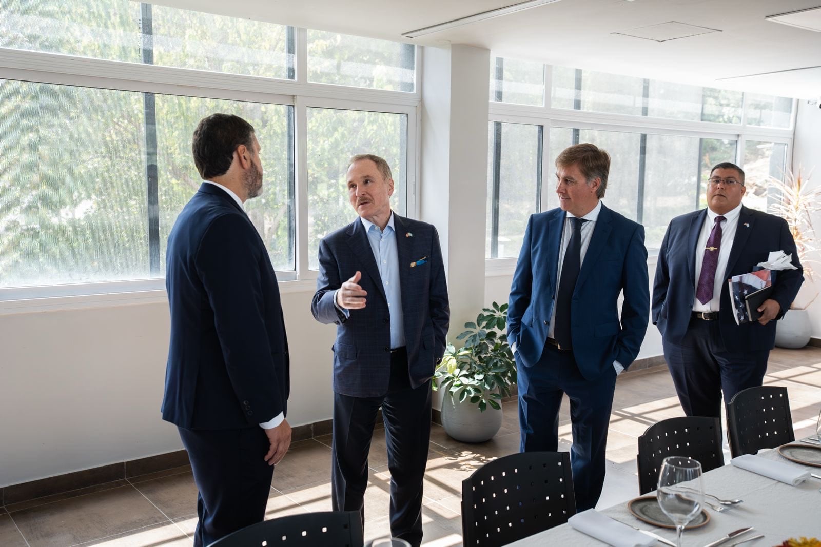 Se impulsaron encuentros con empresarios mineros del norte argentino para posicionar a Estados Unidos como socio de preferencia en sectores como energía, minería e innovación.