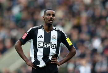 Alexander Isak está dentro de la lista de jugadores que podría fichar por Liverpool en el ataque-crédito Scott Heppell/REUTERS