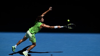 AV. Un épico Alcaraz vence