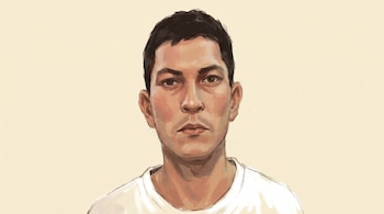 Retrato digital de un hombre con camiseta blanca, cabello oscuro y expresión neutra sobre un fondo beige.