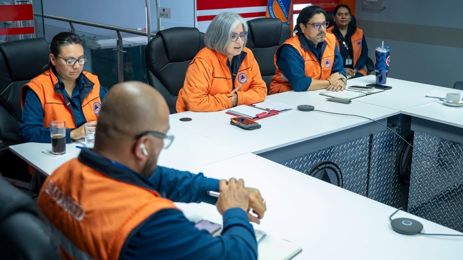 La recomendación pide nivel anaranjado en varias jurisdicciones ante precipitaciones moderadas a fuertes, con más acumulados en el Sur, la Bocacosta y el SurOccidente, mientras se afinan recursos y coordinación institucional (Foto cortesía CONRED)