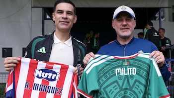 Rafa Márquez visita a jugadores de las Chivas antes de anunciar lista para duelo ante Colombia