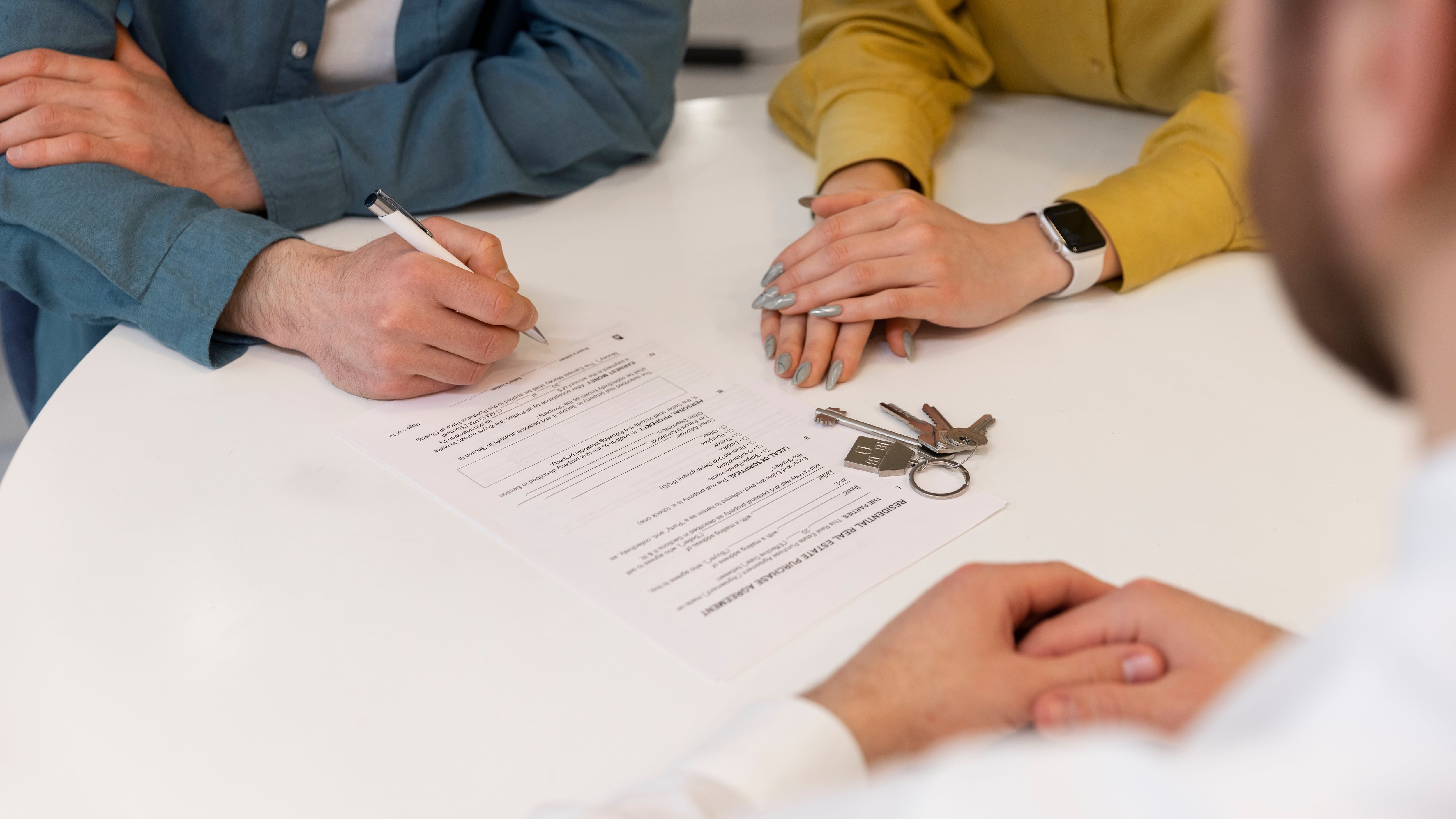 Firma de contrato de vivienda (Freepik)