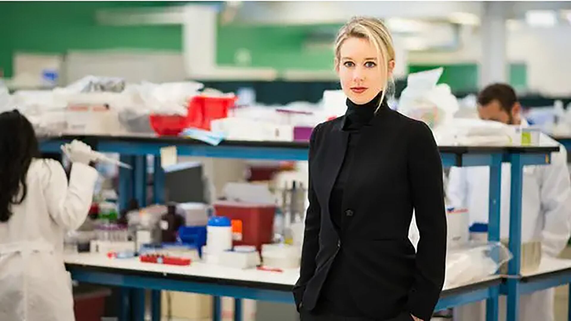 Elizabeth Holmes pasó de ser la joven prodigio de Silicon Valley a cumplir una condena de más de once años por fraude en el caso Theranos