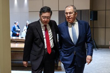 China y Rusia retomaron las conversaciones por una propuesta de paz sobre Ucrania (REUTERS)