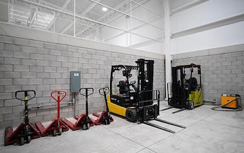 La adquisición de 178 montacargas