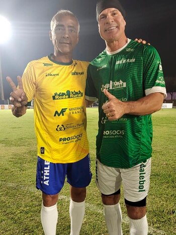 Junto a Romario