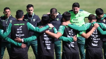 El entrenador Óscar Villegas abroquelado