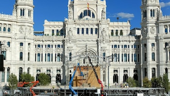 La Plaza de Cibeles, preparada para acoger hoy a cerca de un millón de personas en la misa del Papa