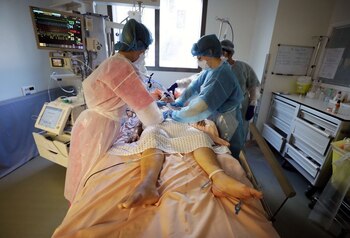 Miembros del personal médico en