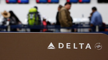 La aerolínea Delta incrementó las tarifas de equipaje por aumento de costos de combustible: cuánto deberán abonar los pasajeros