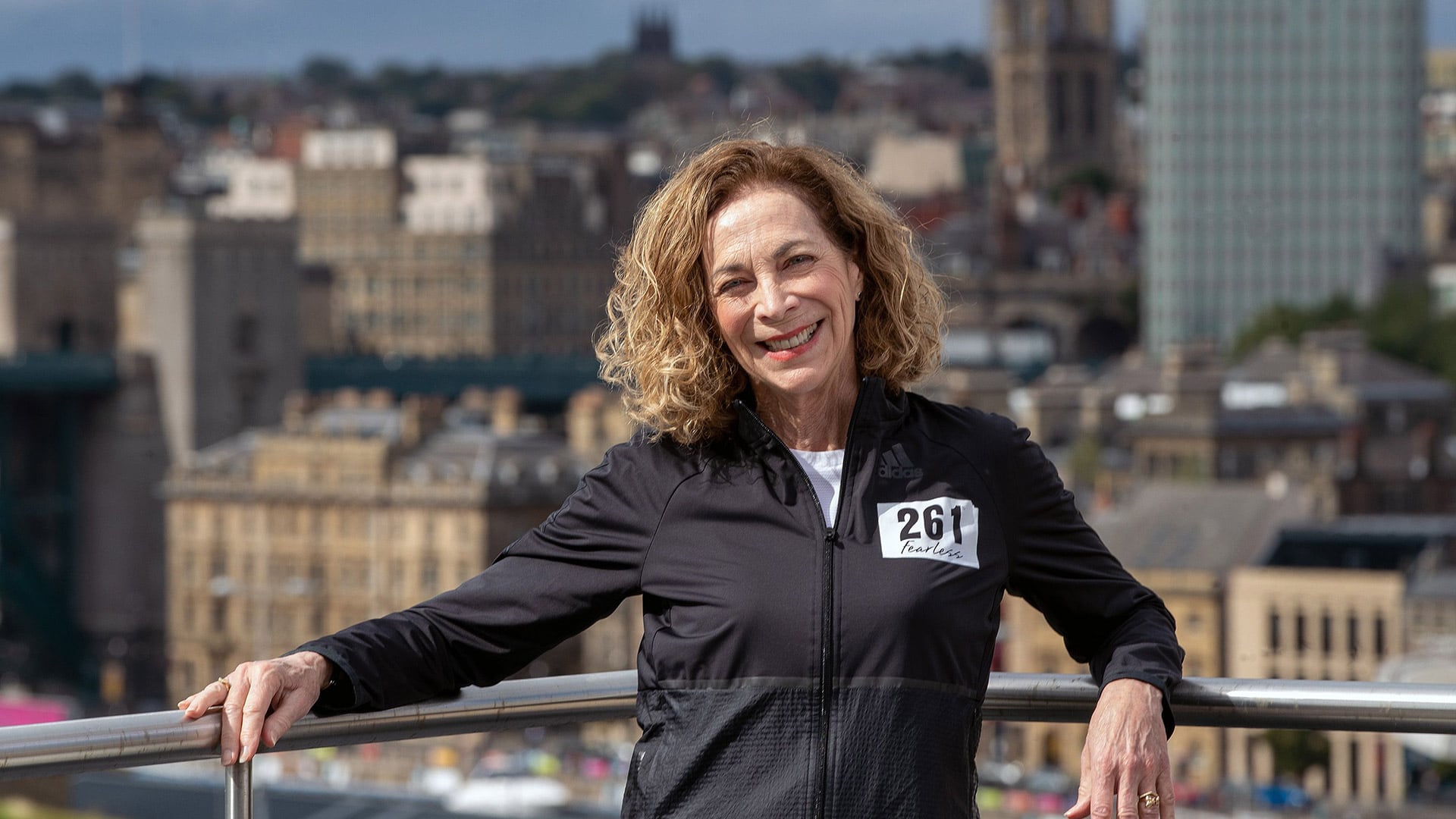 Kathrine Switzer en 2018 con el número 261 que se transformó en un símbolo (Grosby)
