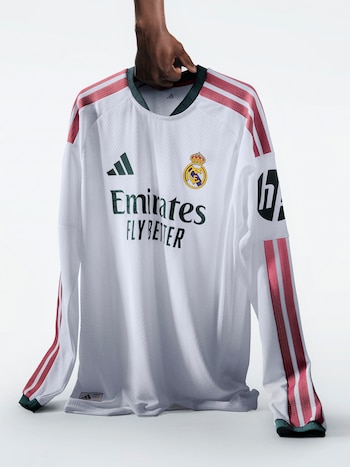 La camiseta local está disponible a la venta a través de los canales digitales del Real Madrid y pronto estará en las tiendas fisicas de Adidas en Colombia - crédito Real Madrid