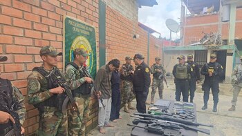 Policía rescata a 50 mineros