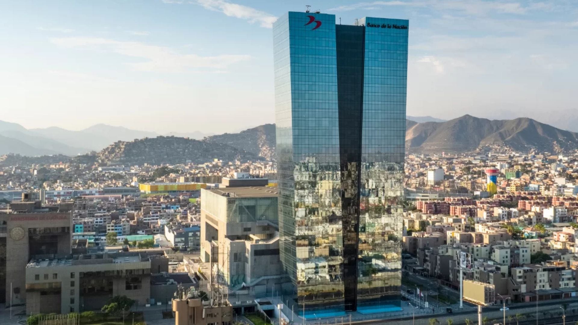 La nueva escala salarial del Banco de la Nación, según SINATBAN, deja fuera a cerca del 40% de los trabajadores de carrera.