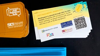 Algunos de los panfletos informativos