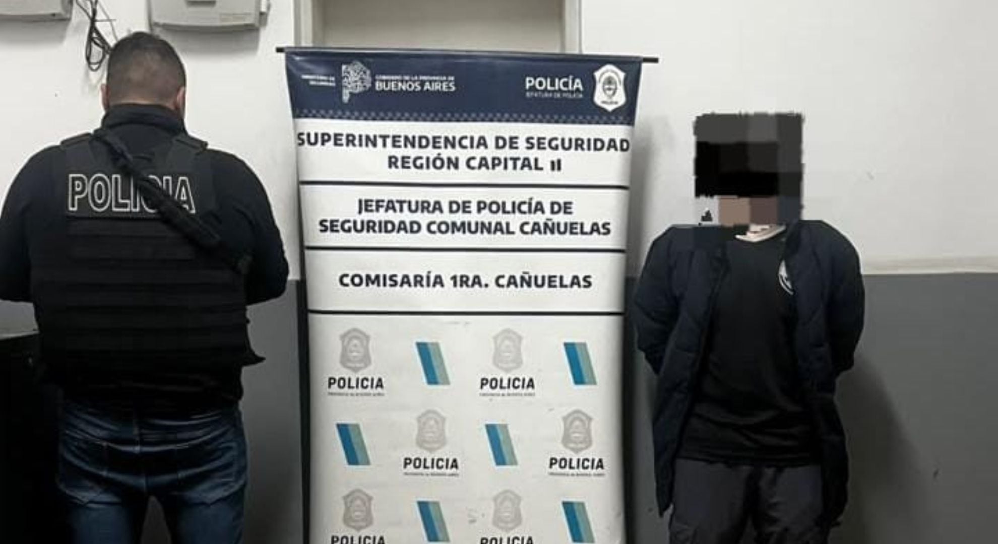 El joven detenido logró ser identificado a partir de los videos grabados por los presentes (Facebook: Fm Stylo 90.3 Villa Mercedes)