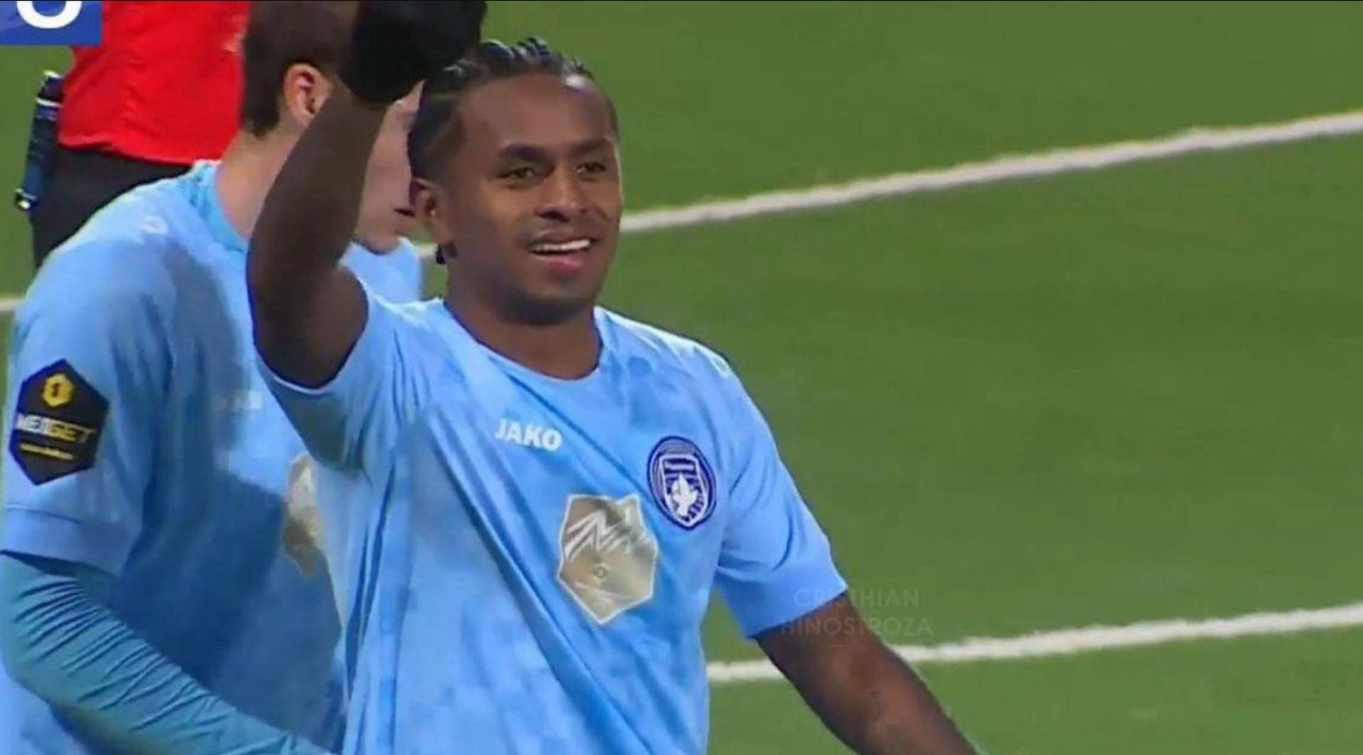 Desde los doce pasos, Reyna firmó más que un gol: sostuvo la ilusión del Rodina Moscú. Su precisión encamina al equipo en una lucha cerrada por alcanzar la máxima categoría. (Rodina Moscow)