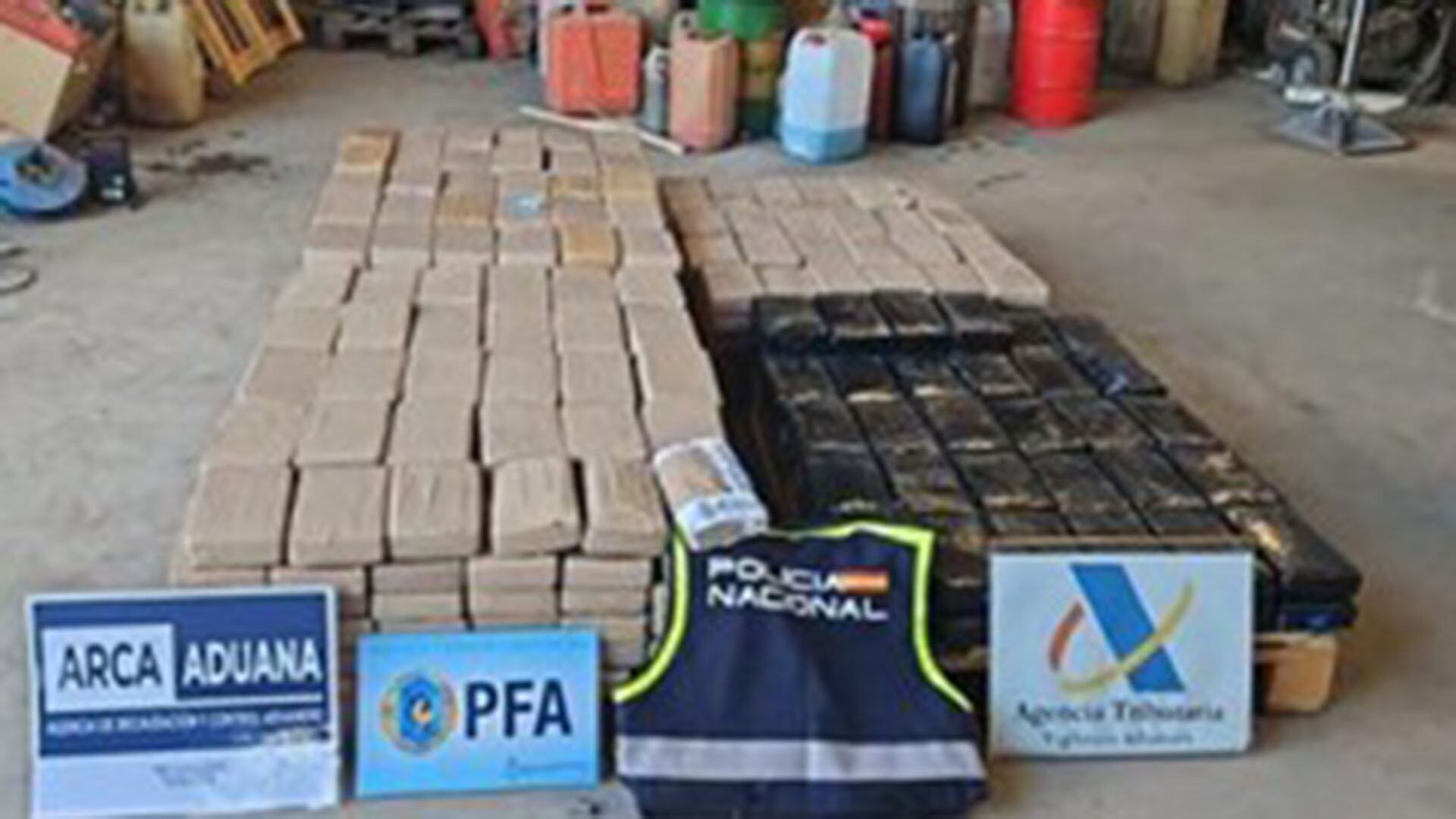 Los panes de cocaína incautados