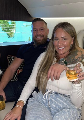 Conor junto a su esposa