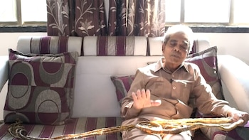 La uña del pulgar izquierdo