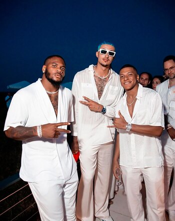 Una de las postales de