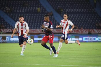 El cuadro poderoso quiere acercarse a la final del primer semestre de la Liga Betplay, mientras que el Tiburón quiere revivir en los cuadrangulares finales - crédito Jairo Cassiani / Colprensa