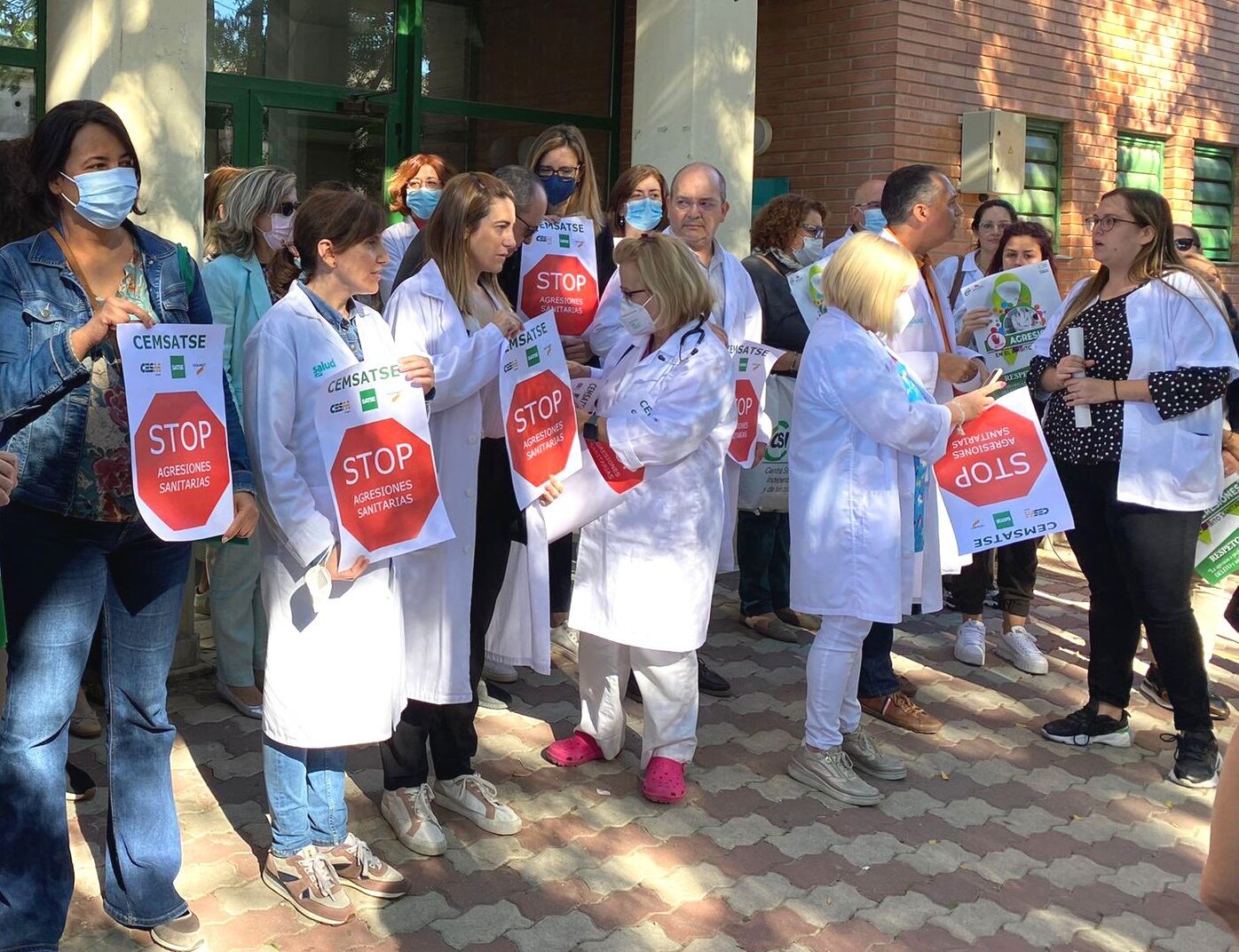 Imagen de archivo: concentración de sindicatos médicos contra las agresiones a sanitarios. (FASAMET Y CESMARAGÓN