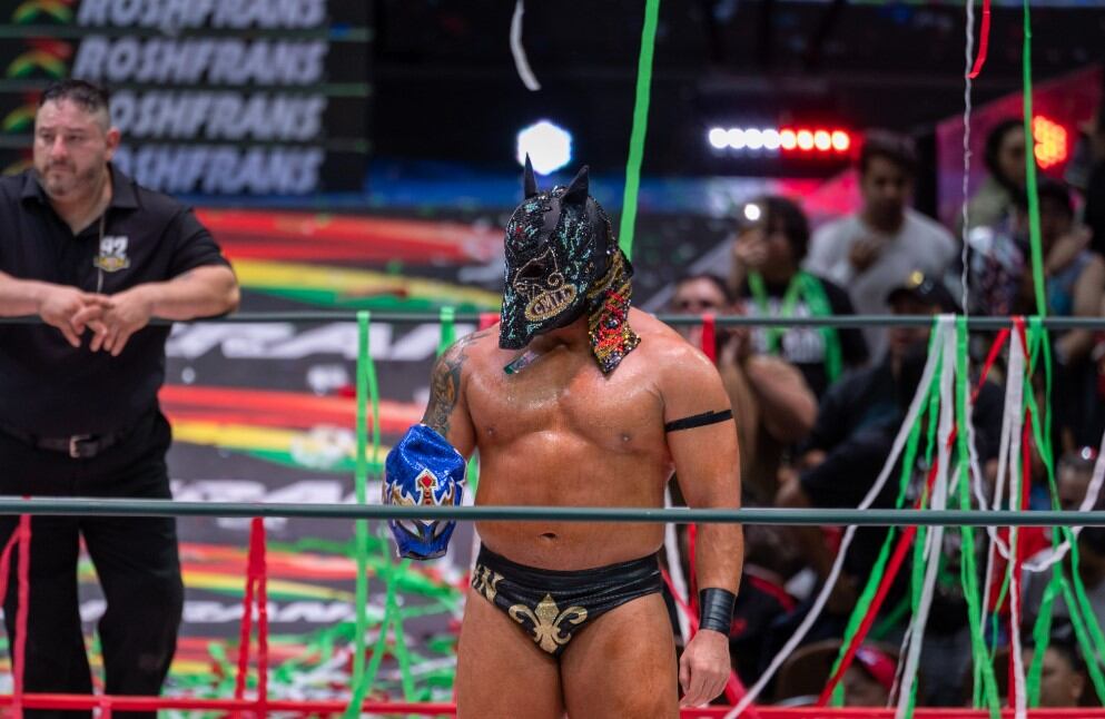Cada maniobra de ambos luchadores mantuvo al público al borde de sus asientos. (Cortesía: CMLL / Diego Cedrix)
