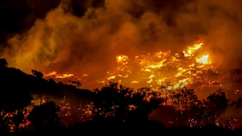 Grecia evacúa hoteles y viviendas