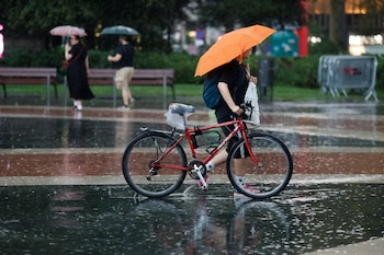 Lluvias en Barcelona la semana pasada. (Toni Albir/EFE)