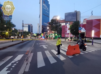 Un bloqueo afecta la circulación en Avenida Insurgentes en el cruce con Paseo de la Reforma (X@OVIALCDMX)