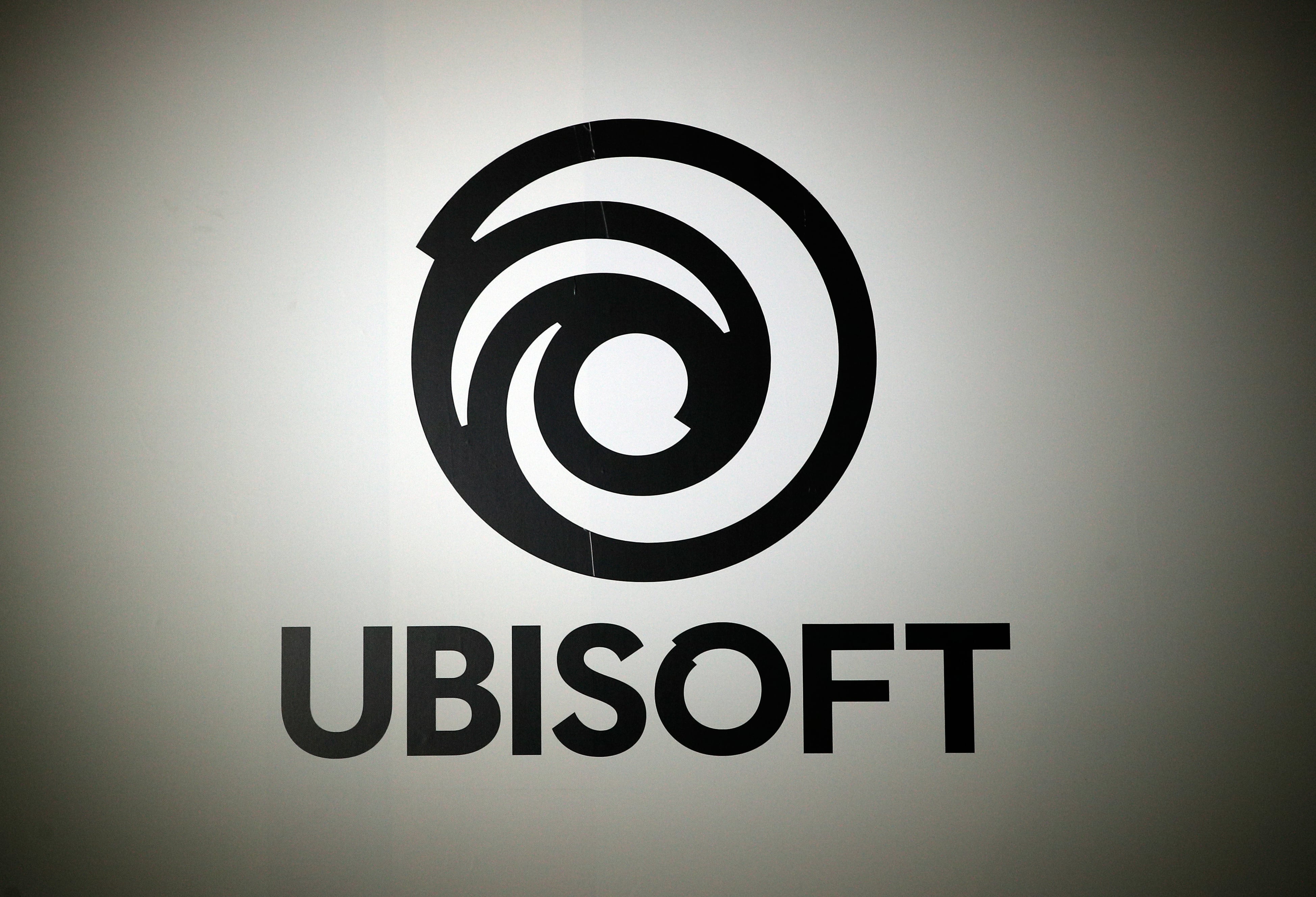 ARCHIVO - El logotipo de la compañía francesa de videojuegos Ubisoft se muestra en la Semana del Juego de París, el 4 de noviembre de 2017. (Foto AP/Christophe Ena, archivo)