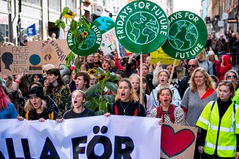Activistas durante la protesta #FridayForFuture