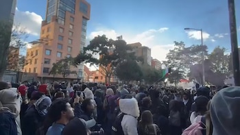 Manifestación cerca de la Universidad Pedagógica en Bogotá obligó a Transmilenio a desviar rutas: cuáles son y cómo está el panorama