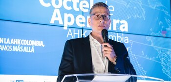 Mischa Groh es economista internacional