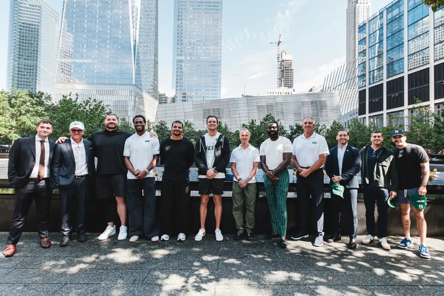 La recorrida del 9 de septiembre reunió a jugadores y directivos de los New York Jets para conectar a la plantilla con la historia reciente de Nueva York (New York Jets)