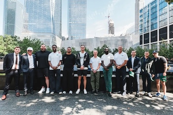 La recorrida del 9 de septiembre reunió a jugadores y directivos de los New York Jets para conectar a la plantilla con la historia reciente de Nueva York (New York Jets)