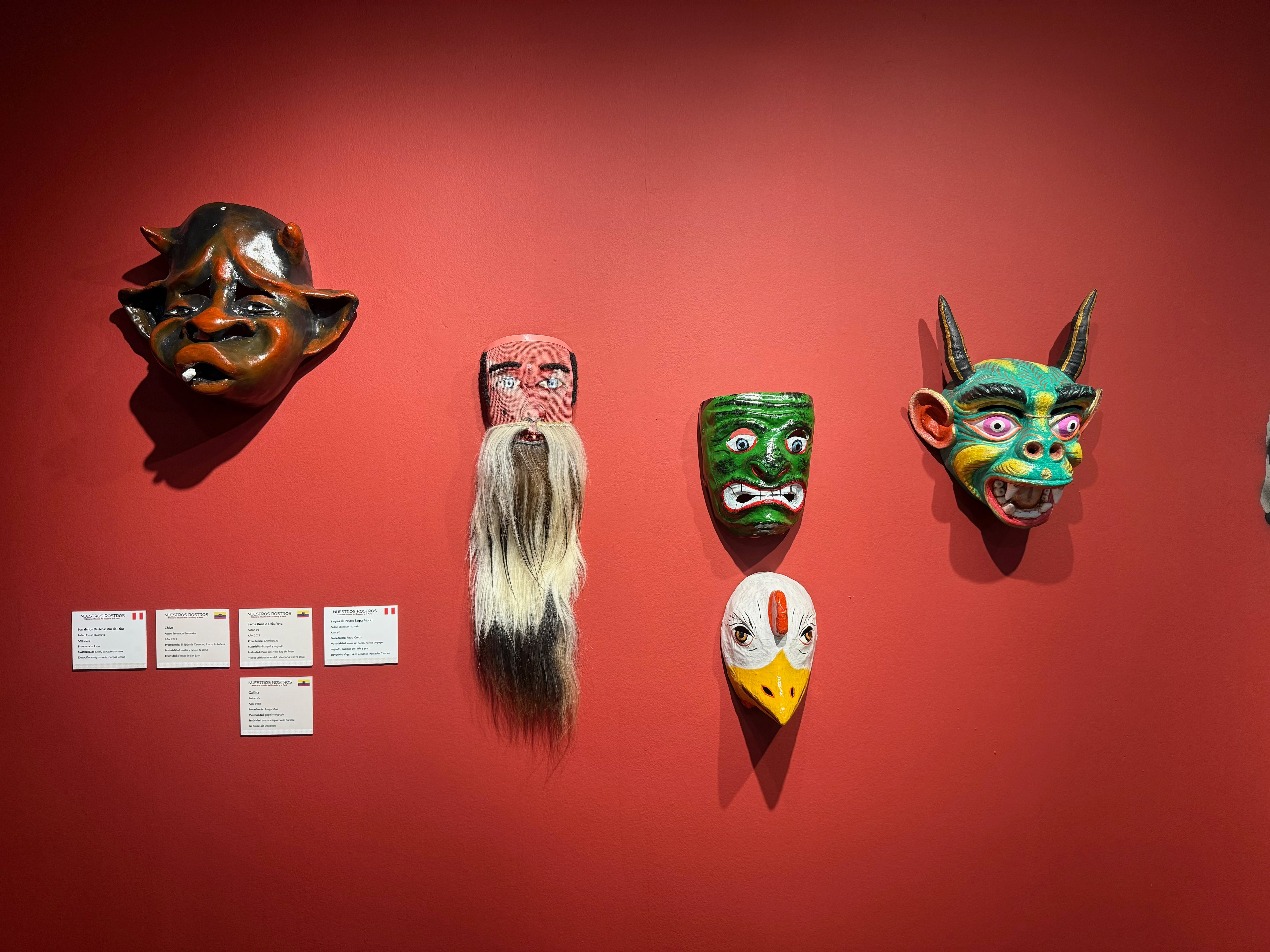 Muestra de máscaras de Ecuador y Perú (Foto: Yalilé Loaiza)