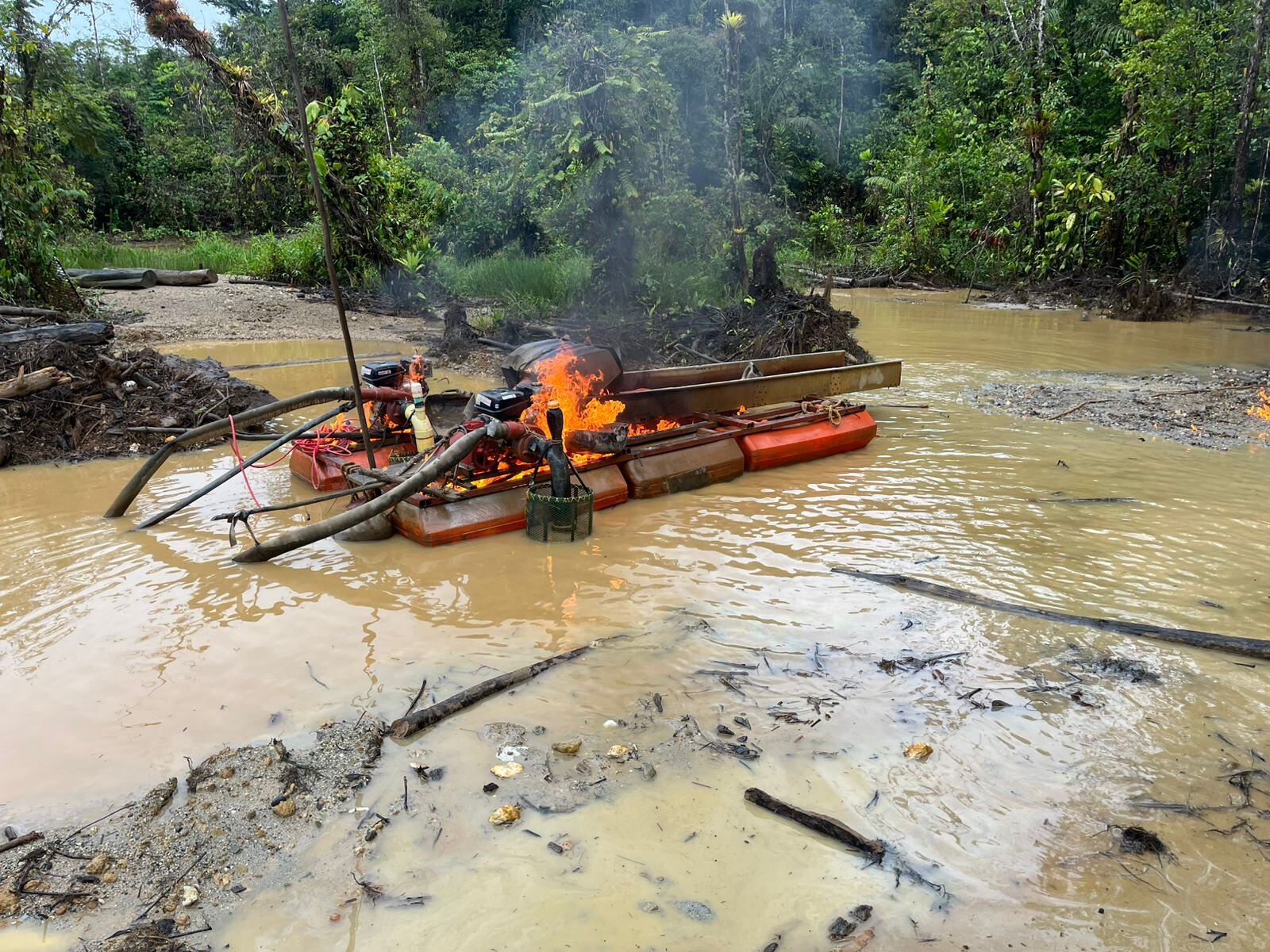 La maquinaria destruida generó pérdidas a las bandas criminales superiores a los 7 mil millones de pesos - crédito Ejército