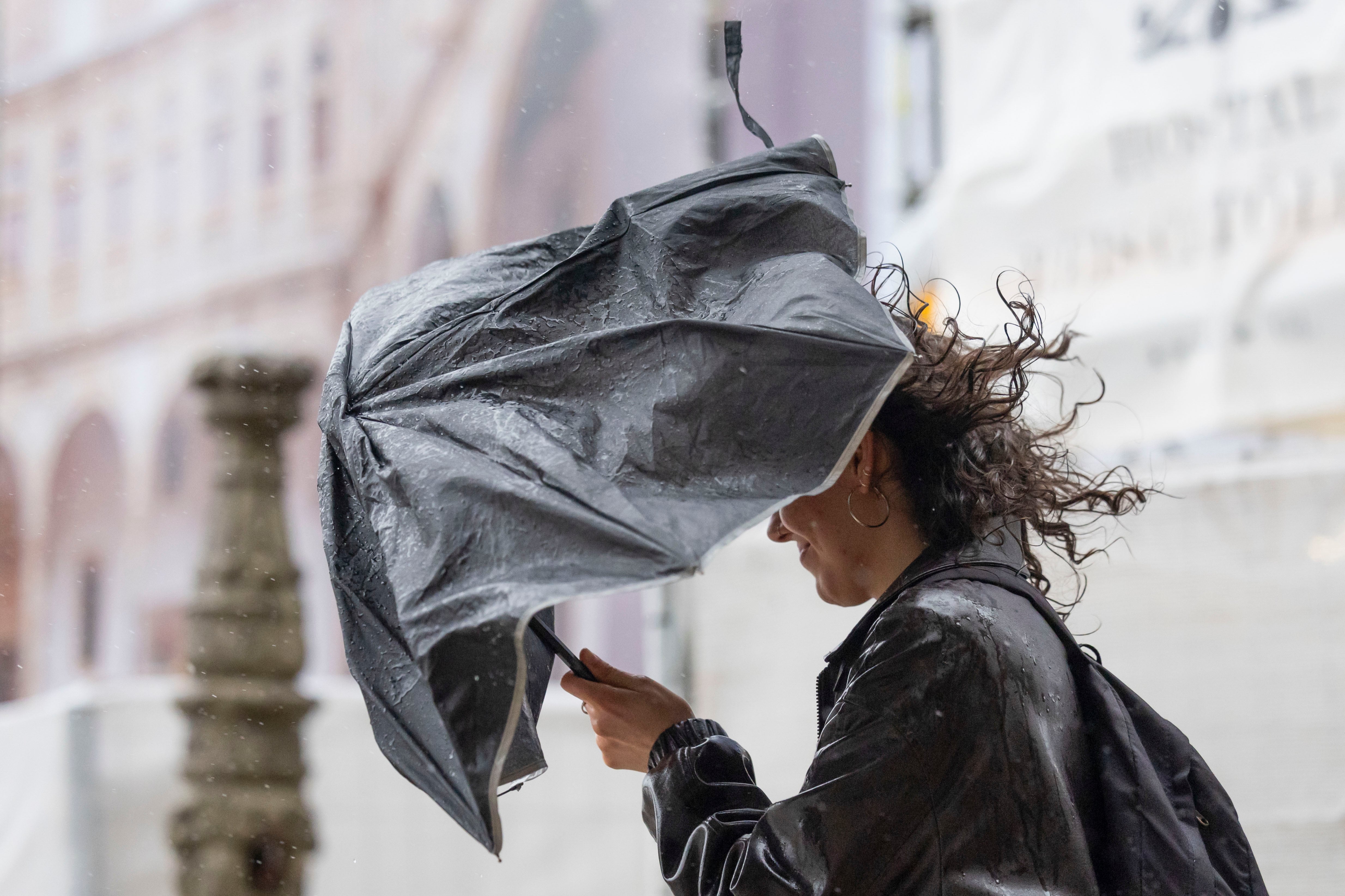 Giro en la previsión del tiempo: la Aemet pone fecha de fin a las tormentas con granizo que azotan a España, que no se despide del calor intenso