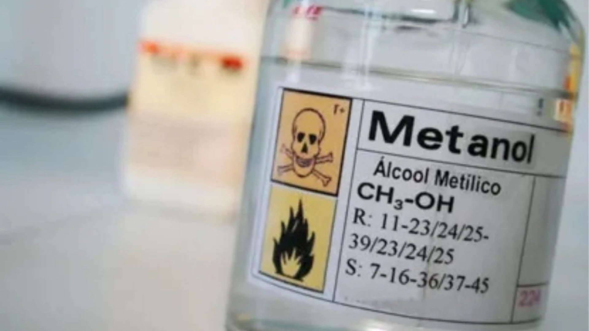 El metanol es extremadamente inflamable y altamente tóxico
