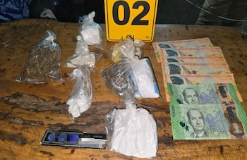 Durante los allanamientos fueron decomisadas dos armas de fuego, además de importantes cantidades de cocaína y marihuana. Crédito: OIJ